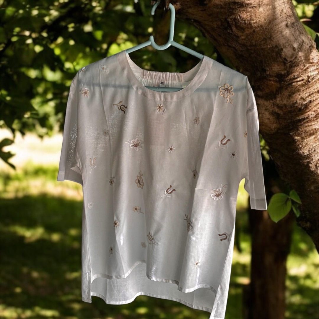 WHITE SHORT SLEEVE TOP WITH EMBROIDERY